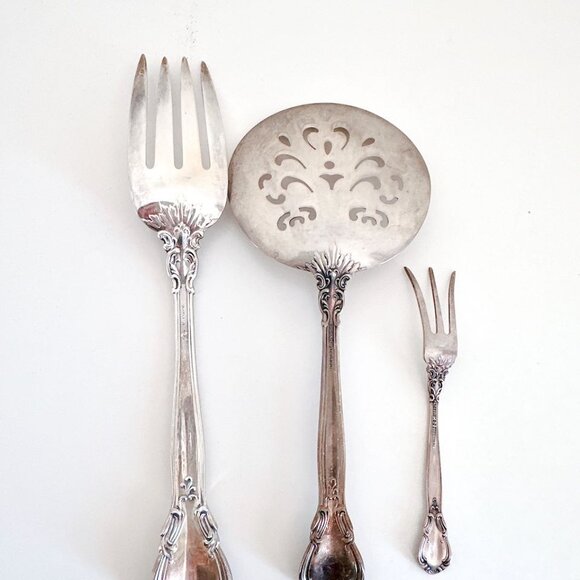 GORHAM STERLING SILVER CHANTILLY SERVING FORK TOMATO SERVER LEMON FORK - Picture 7 of 9